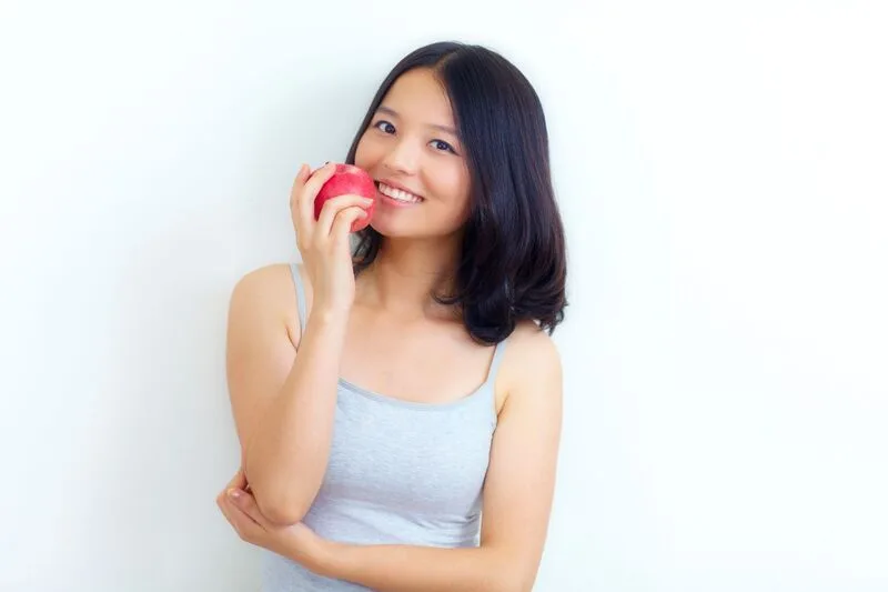 1 quả táo chứa bao nhiêu calo